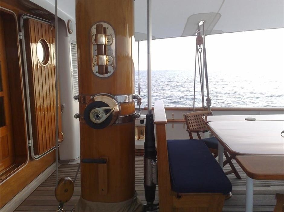 Yacht FLEURTJE, NV de Vries CHARTERWORLD Luxury Superyacht Charters